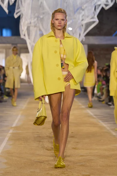 Look 11